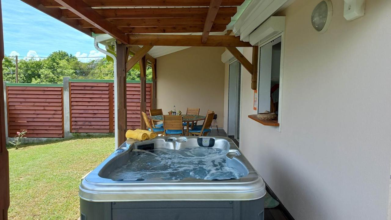 Villa Lovado Avec Jacuzzi Сен Франсоа Екстериор снимка